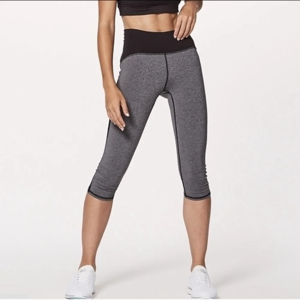 Lululemon train times crop legging‎ size 8 gray and black